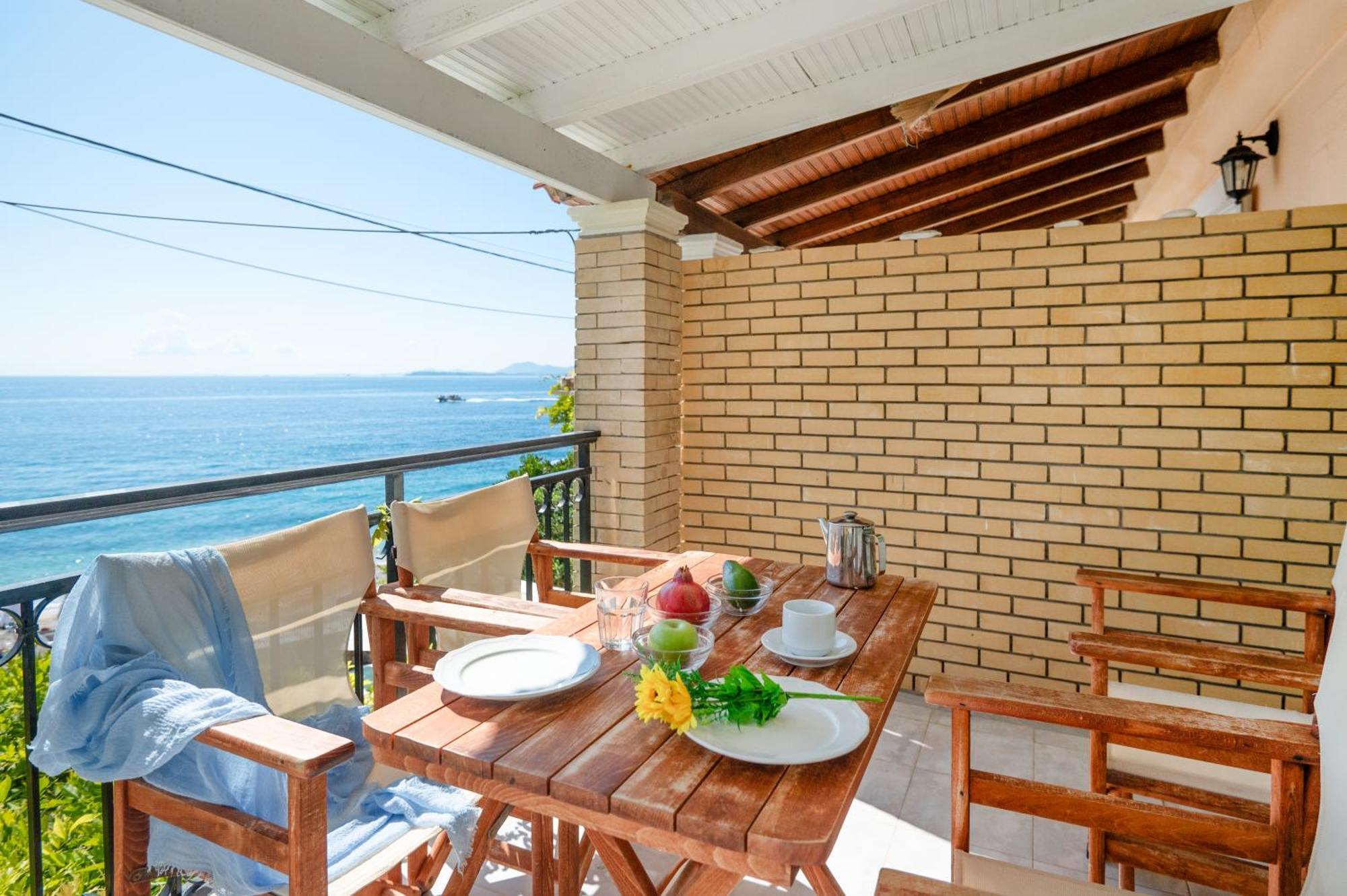 Kaminaki Beachfront Apartments Nisaki (Corfu) Exterior foto